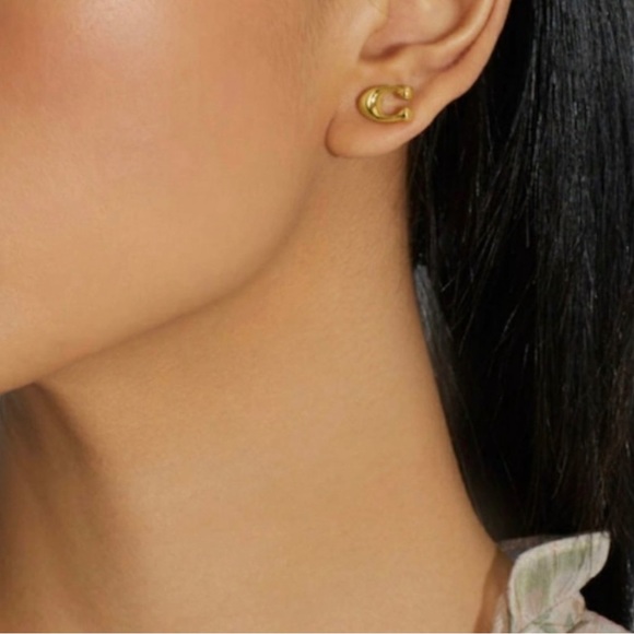 NWT Coach Gold-Plated Titanium Post Signature C Earrings in Gold NEW - Picture 3 of 3